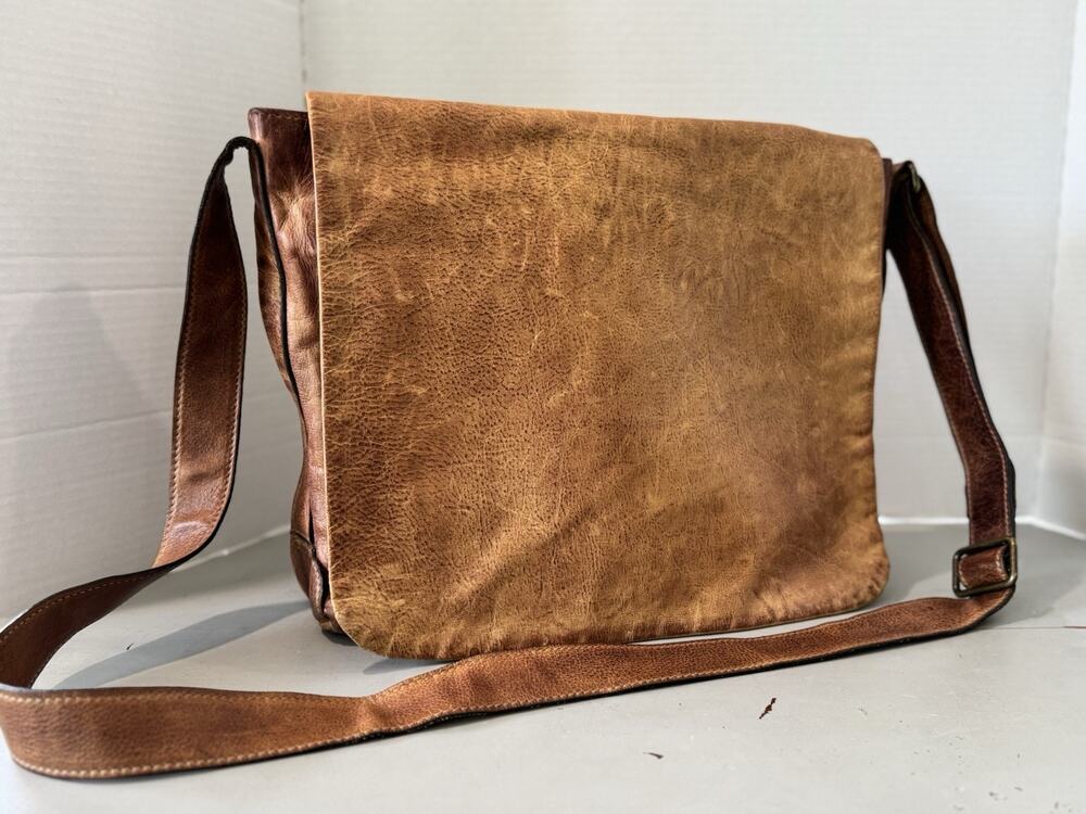 Moore & Giles Reclaimed Messenger Bag In Heirloom Oak Computer Distressed